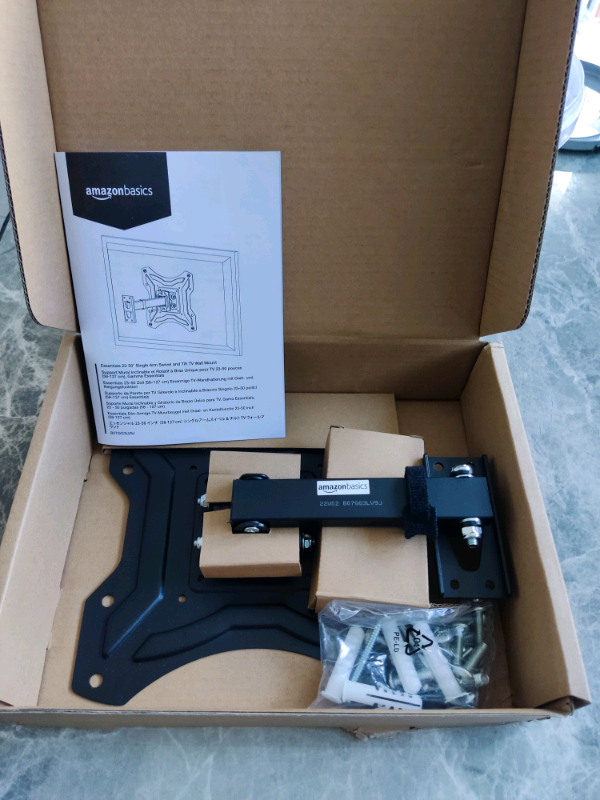 23-50 inch single arm, full swivel and tilt TV Wall mount brand new se