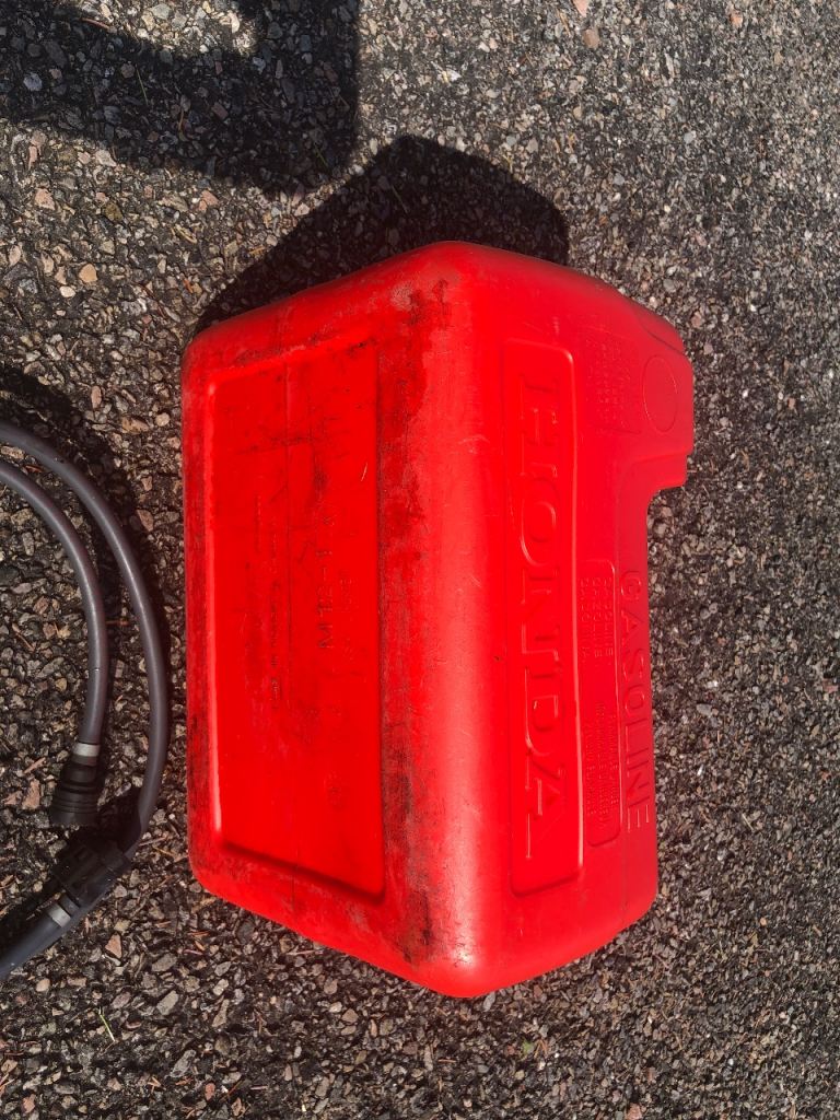 Genuine Honda outboard Fuel Tank 12l with fuel line & primer. Vgc