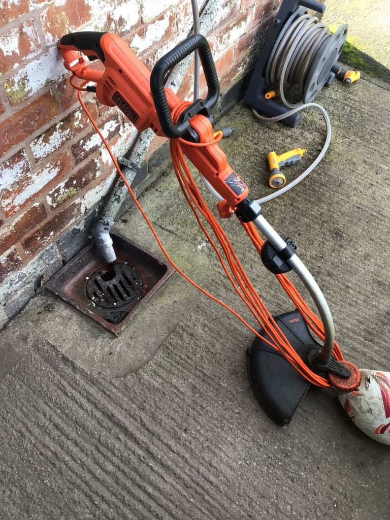 Black decker strimmer 