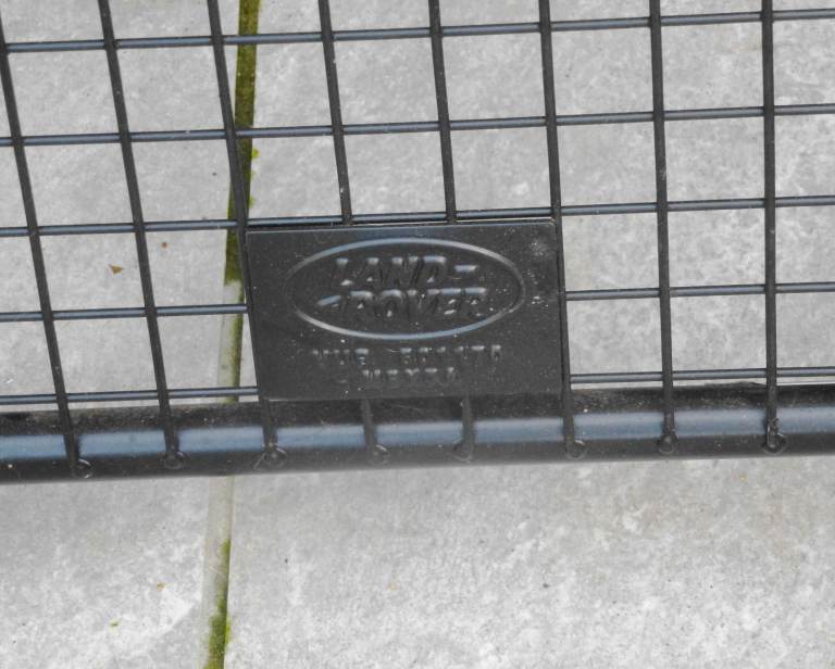 Genuine Land Rover Discovery 3/4 Full Height Dog Guard