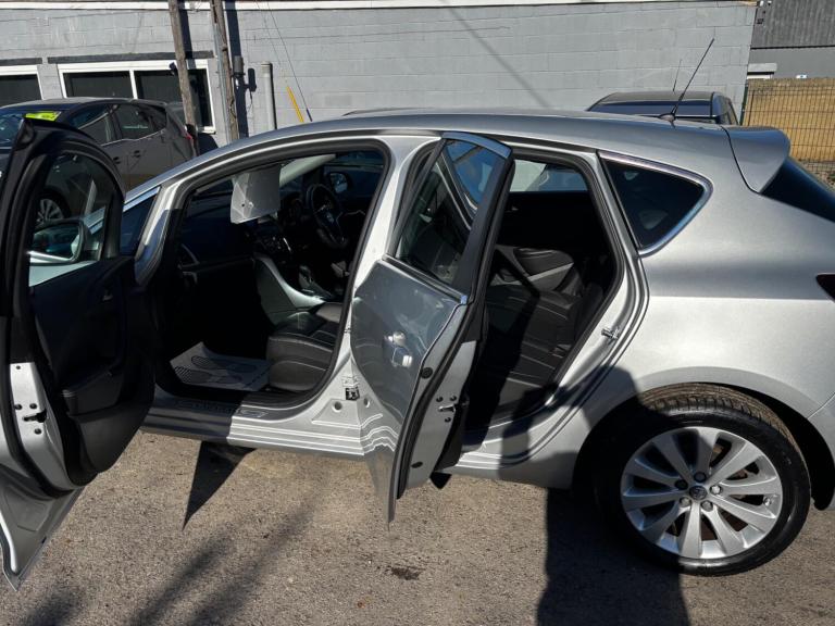 2015 Vauxhall Astra 1.6i 16V Elite 5dr Auto HATCHBACK PETROL Automatic
