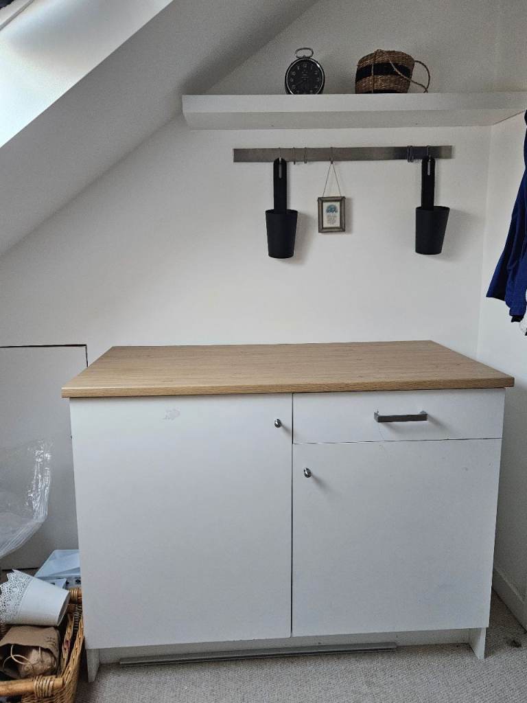 Kitchen base cabinet