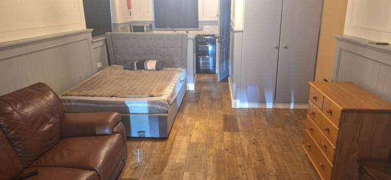 Studio apartment forkhill area