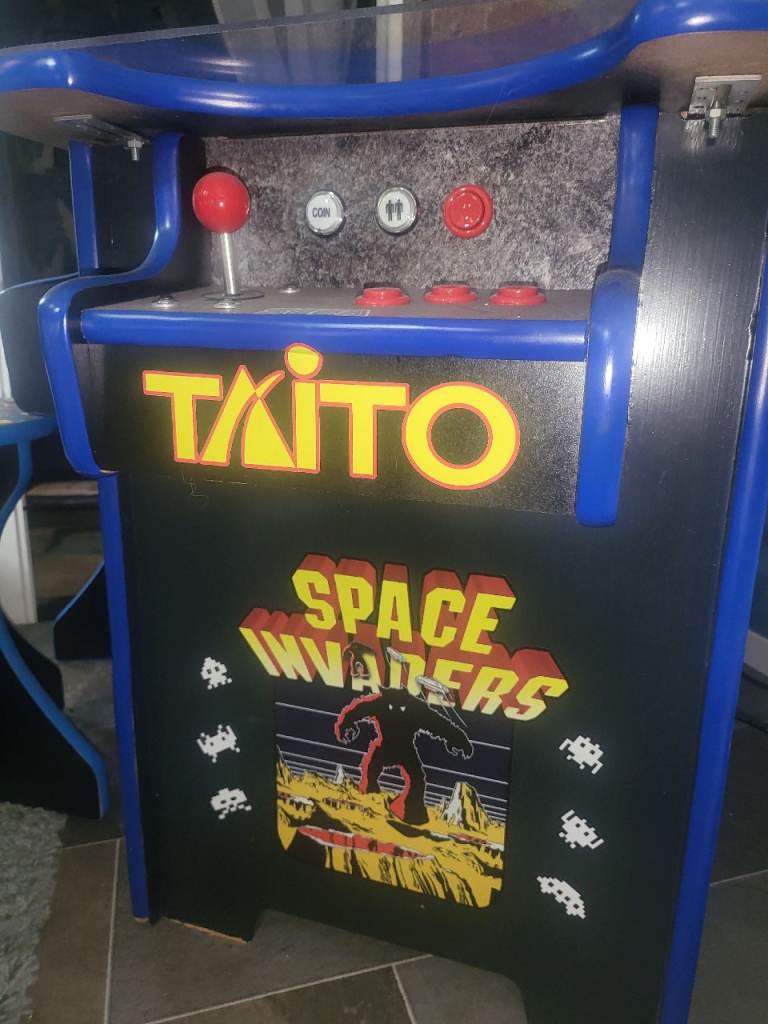 Large arcade cocktail table