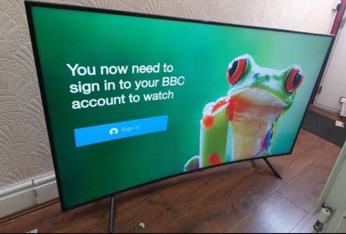 SAMSUNG 65 INCH CURVED SMART 4K UHD HDR LED TV WITH - Pls read descriptions 
