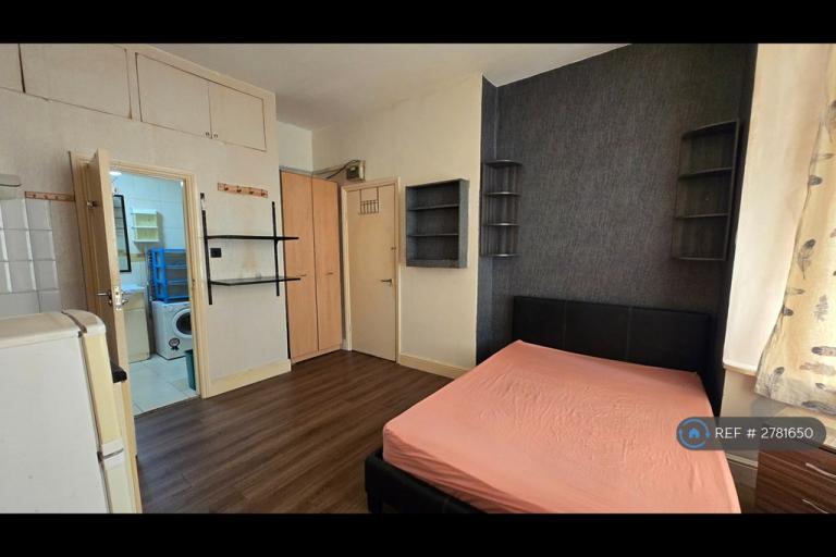 Studio flat in Sunny Gardens Road, London, NW4 (#2781650)