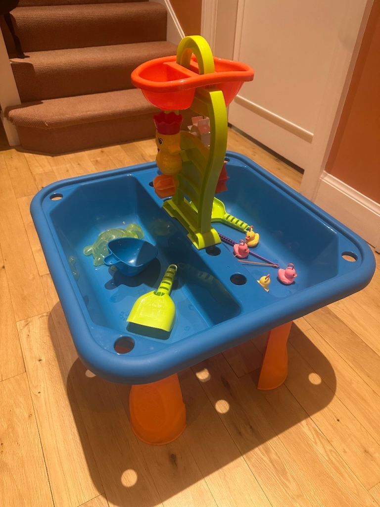 *FREE* Sand and Water Play Table