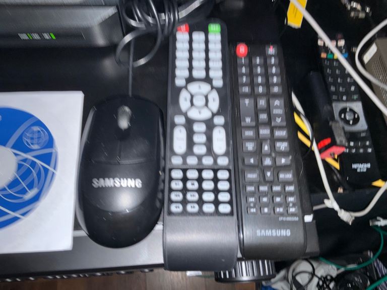 Samsung NVR 4K Security System andGenie DVR