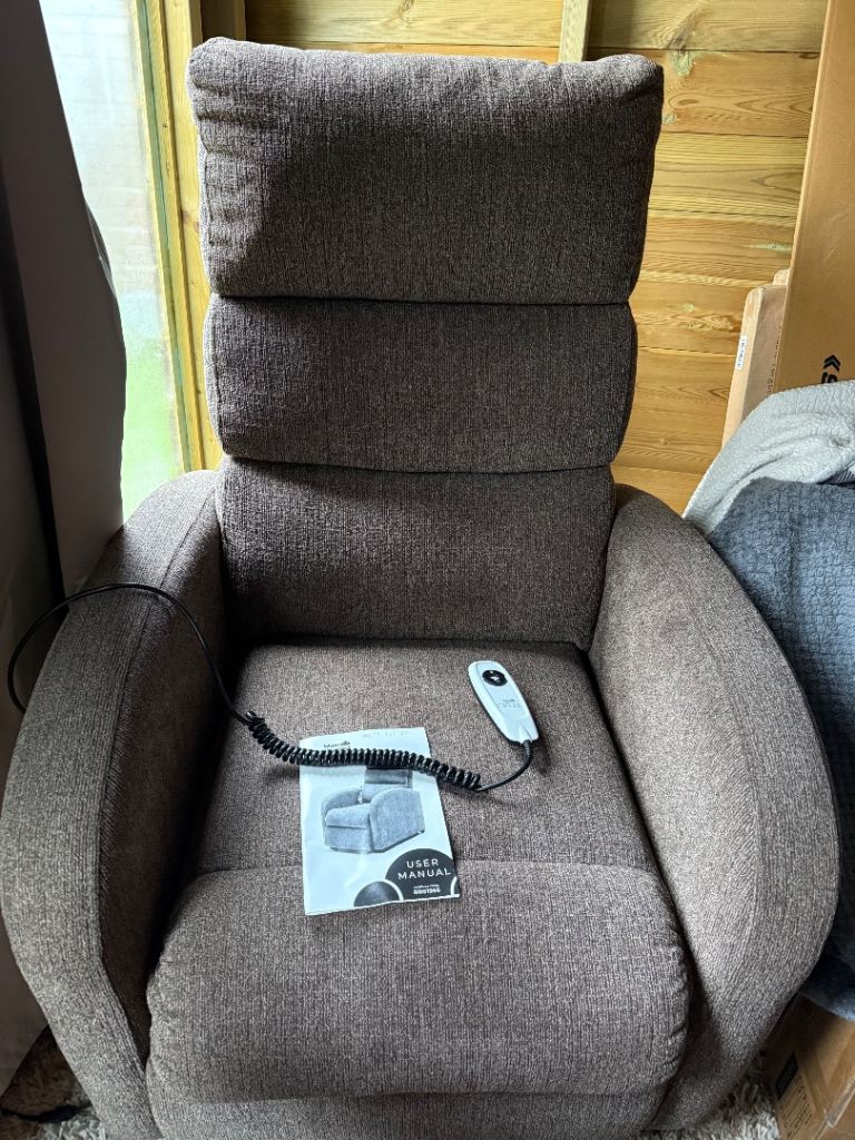 Rise and recline chair 