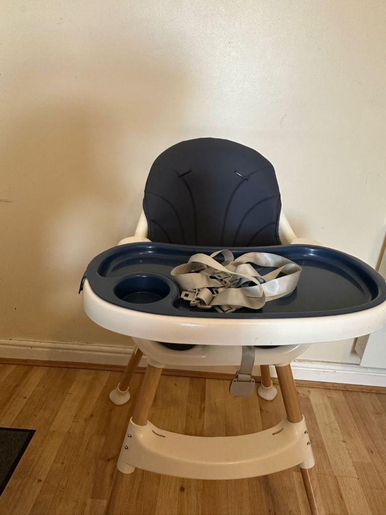 Baby High Chair for Sale – Like New, Easy Clean.