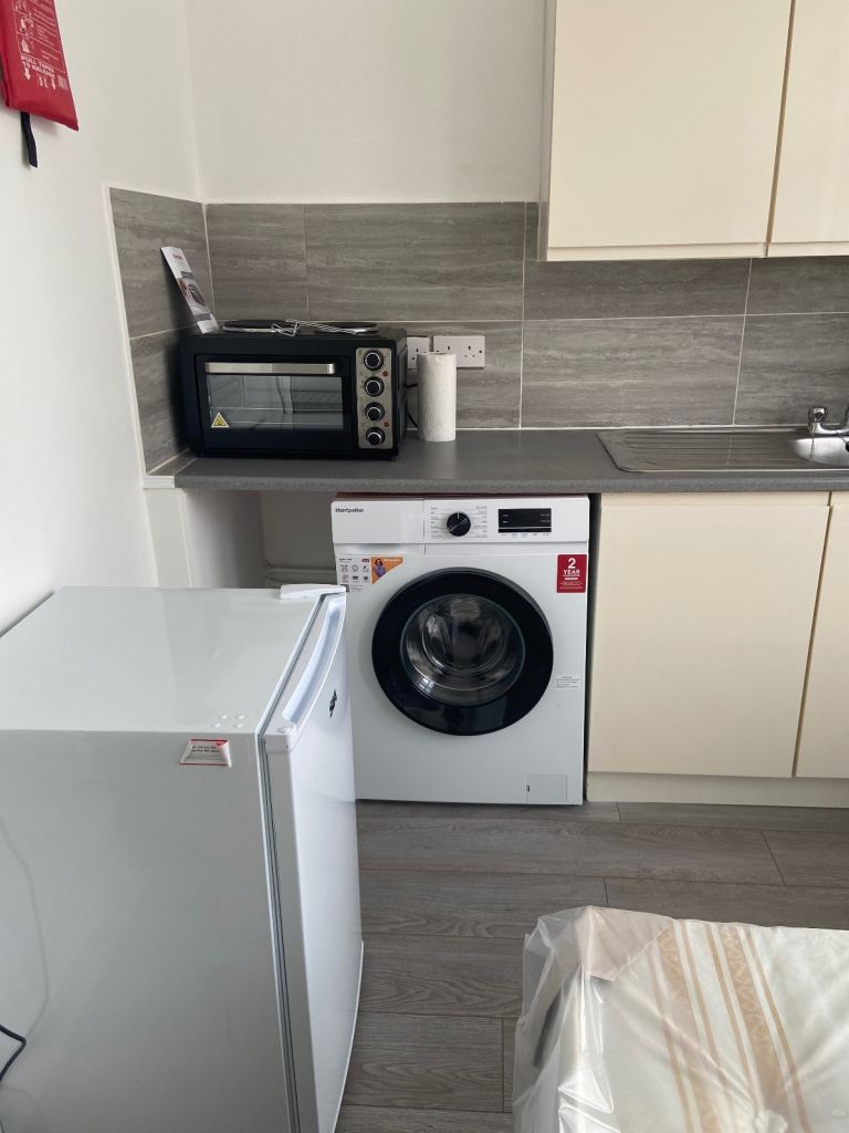 Studio flat to let