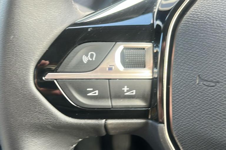  Peugeot 208 1.2 Puretech Allure Hatchback 5dr Petrol Manual Euro 6 s/s 100 Ps