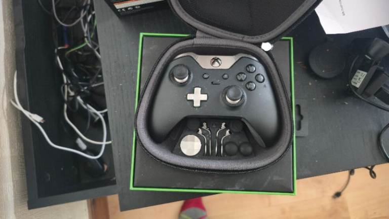 Xbox Elite Wireless Controller Series 2 – Good Condition