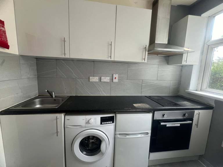 image for Studio Flat in Leicester (LE3 5RN)
