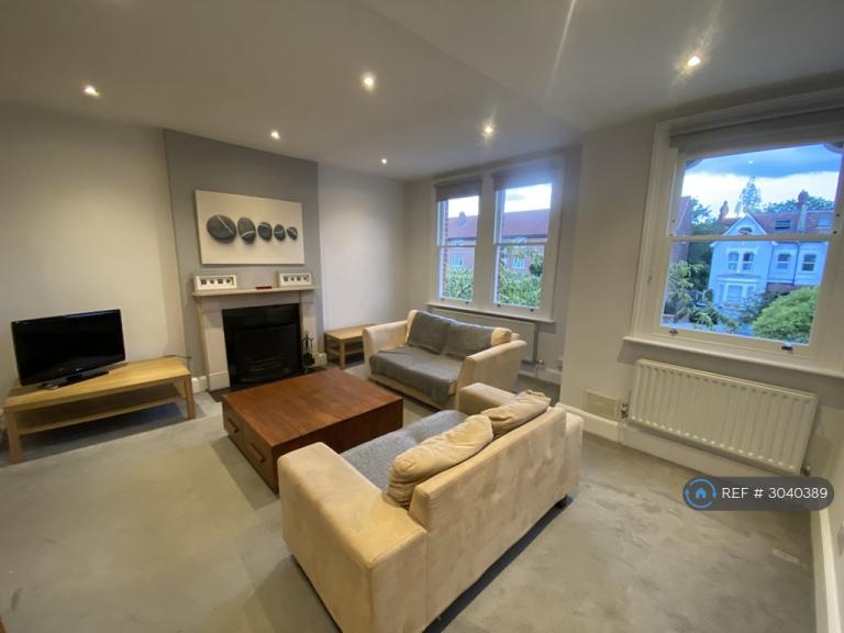 2 bedroom flat in Streatham Common, London, SW16 (2 bed) (#3040389)