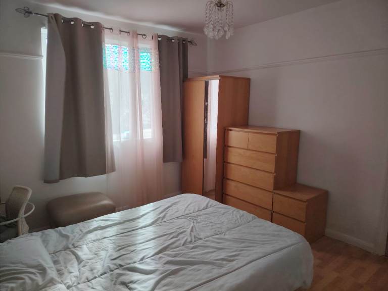 Double bedroom available for a short stay 