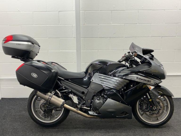KAWASAKI ZZR1400 ** TWO BROTHERS EXHAUST - TOP BOX - APRIL 27 MOT **