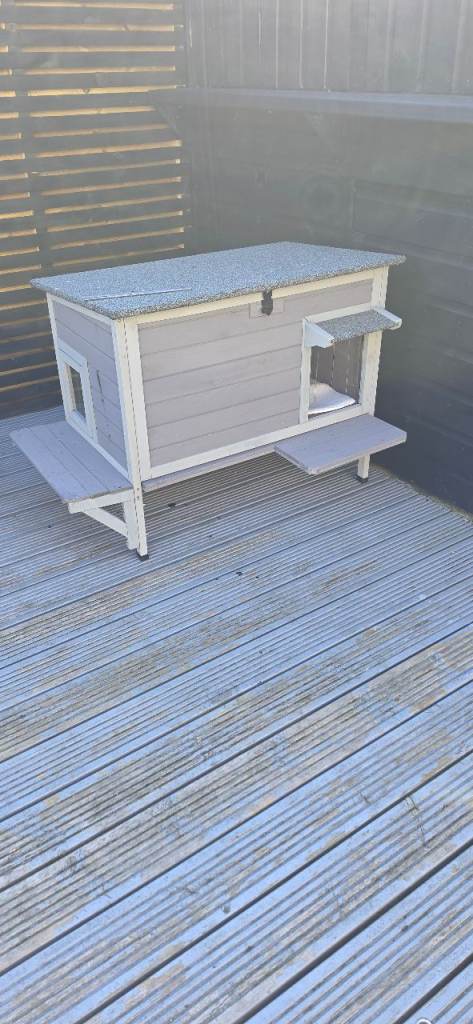 Outdoor Cat Bed