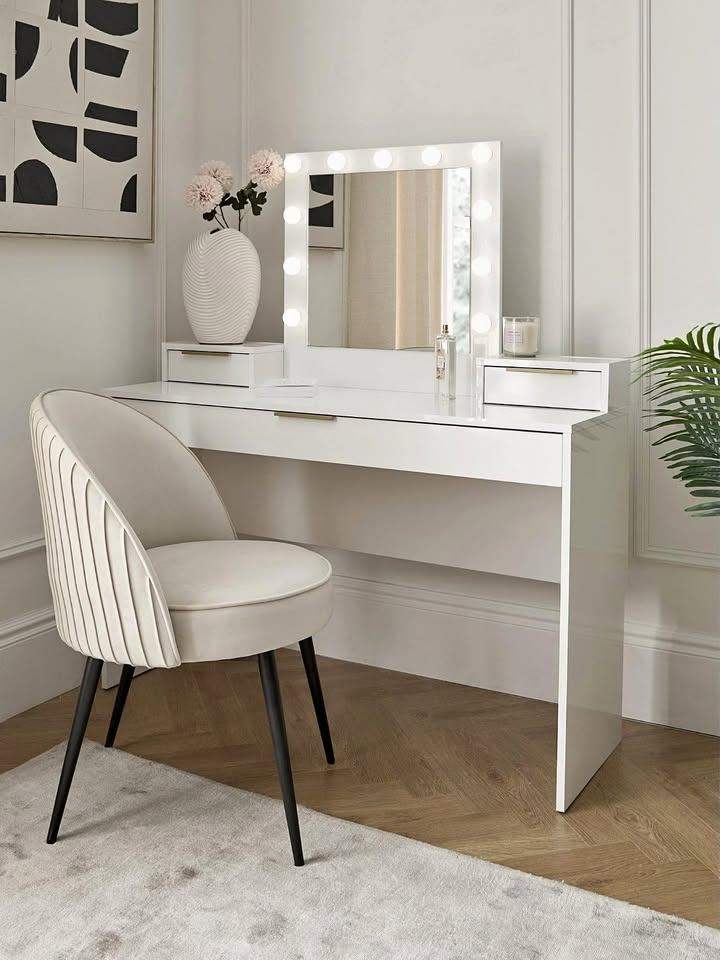Bessy Gloss Dressing Table ( 60% OFF RRP £249 - BARGAIN!!)