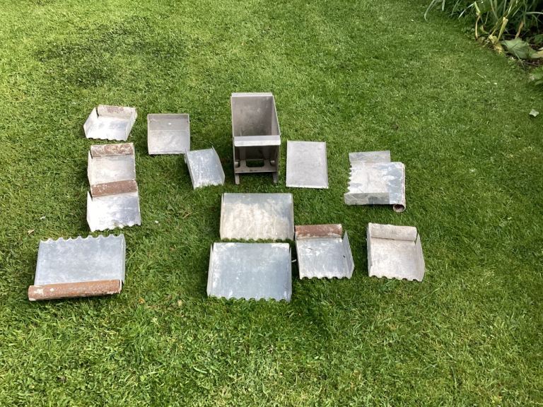 Tools for thin joint block laying