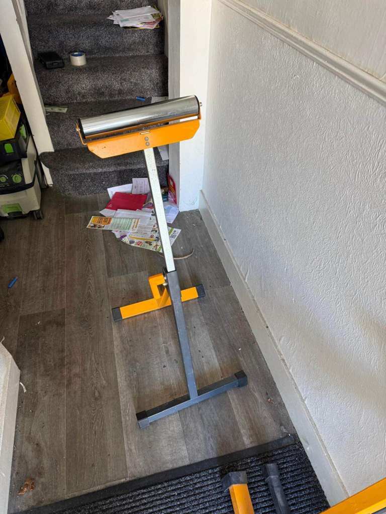 DeWalt Miter Saw DWS727, plus the legs and out riggers