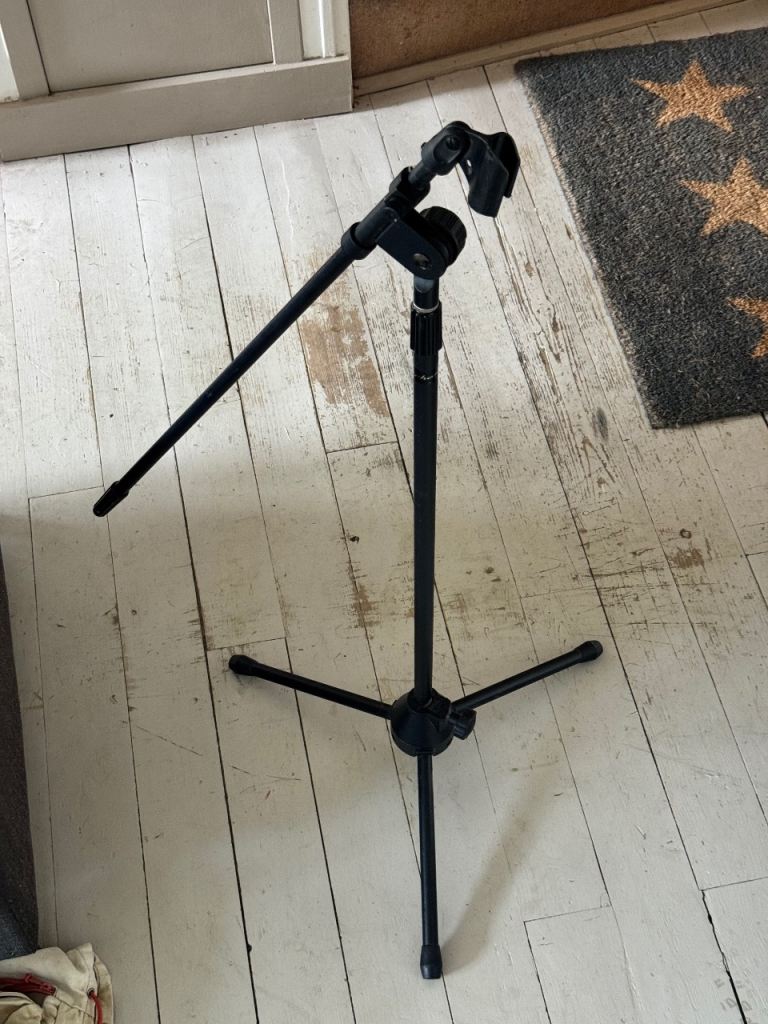 Black Microphone Stand with Boom Arm – Good Condition