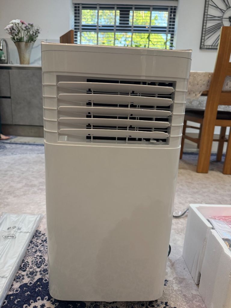 Portable air conditioner 9000 btu brand new 
