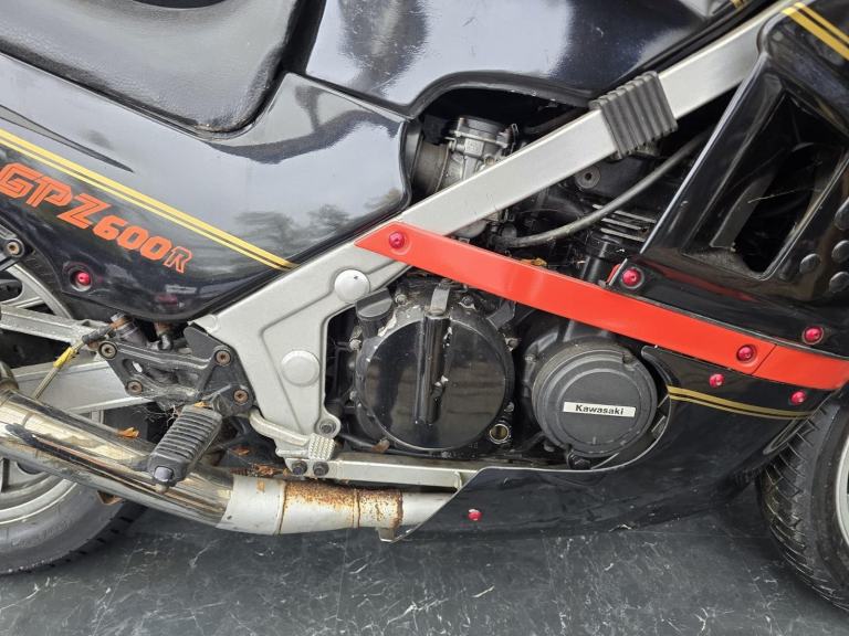 KAWASAKI GPZ 600 R PROJECT BIKE HPI CLEAR