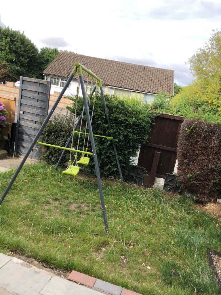 Kids garden swing BARGAIN!
