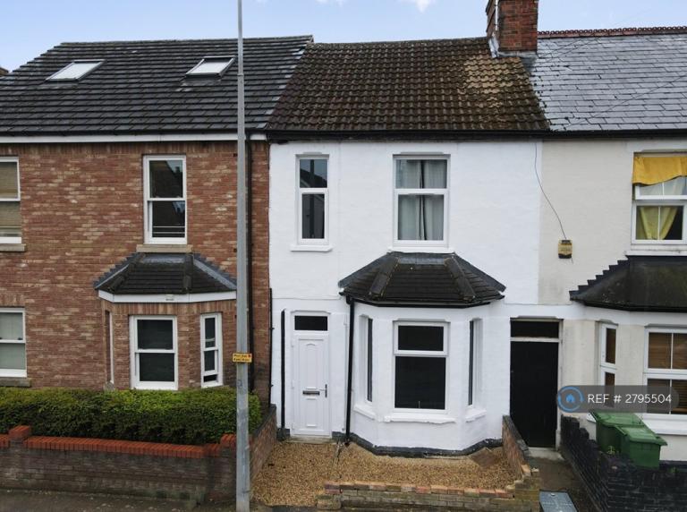 4 bedroom house in George St, Milton Keynes, MK2 (4 bed) (#2795504)