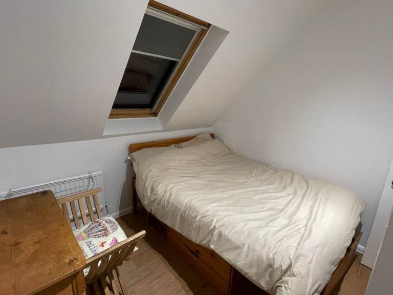 Spare room in Docklands House South of River Zone 2