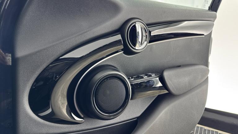 2021 MINI Hatch 1.5 Cooper Classic 5dr Auto [Comfort/Nav Pack] Petrol Hatchback Hatchback Petrol ...