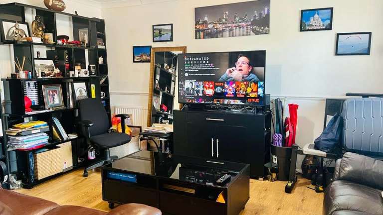 Stunning Double Room | 5 Mins to Elizabeth Line | Commuter Friendly
