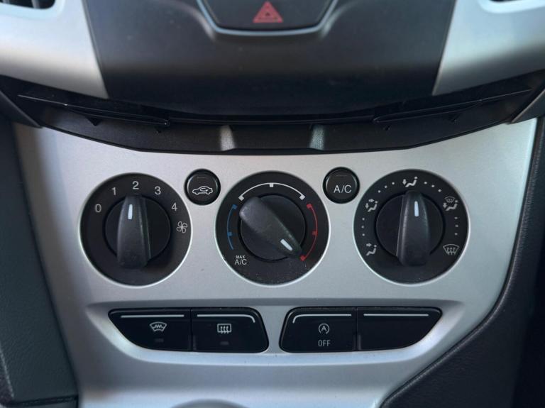 2012 Ford Focus 1.6 TDCi 115 Zetec 5dr HATCHBACK DIESEL Manual