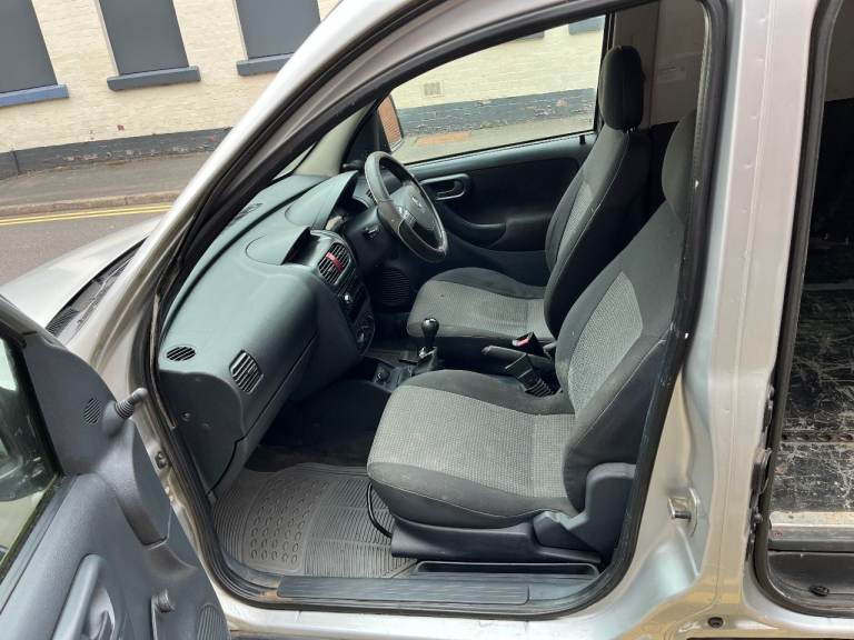 VAUXHALL COMBO VAN 1.3 CDTI DIESEL *ROOF RACK + FLASHING BEACON + SIDE LOADING DOOR* STAR SILVER