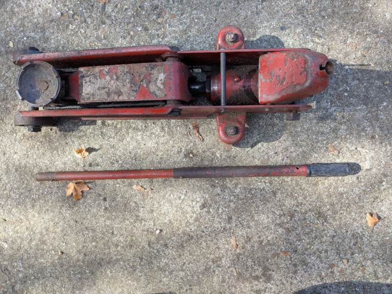 Heavy duty trolley jack 