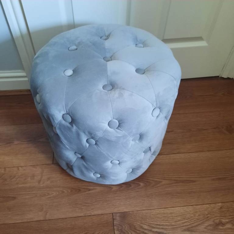 Grey Velvet Buttoned Footstool / Pouffe – As Good As New