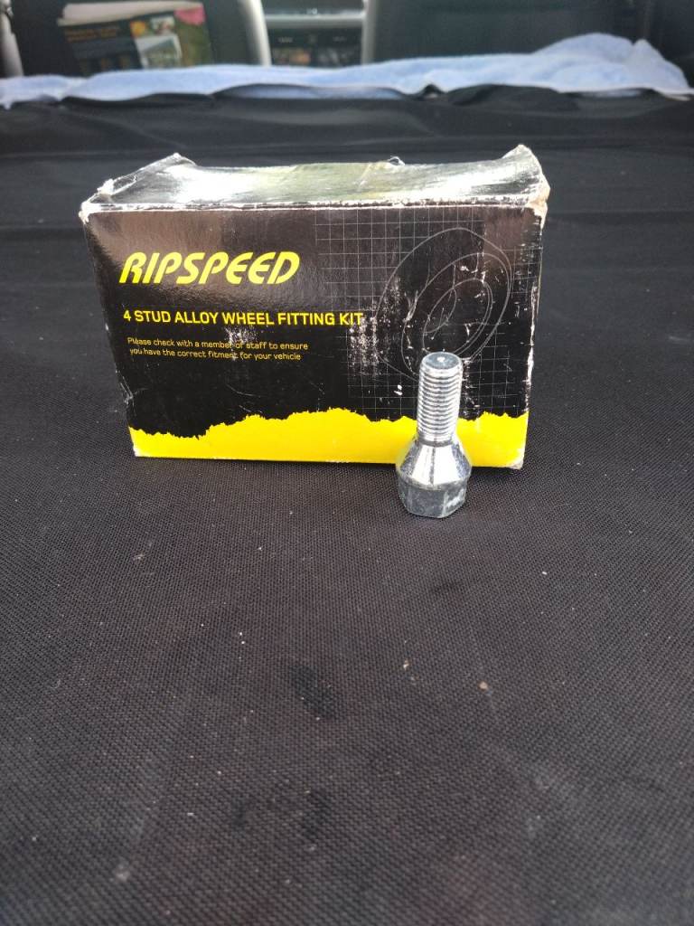 Alloy wheel fitting kit 