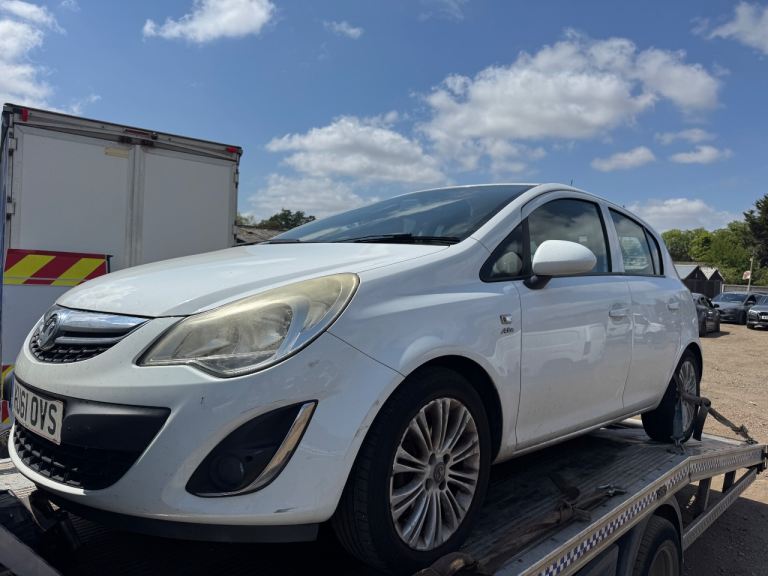 Vauxhall corsa d facelift 1.4 2011 white BREAKING FOR PARTS 