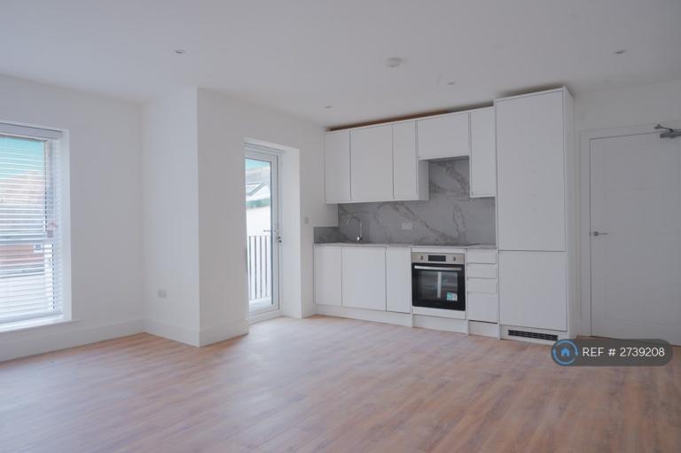2 bedroom flat in Reuben House, London, W10 (2 bed) (#2739208)