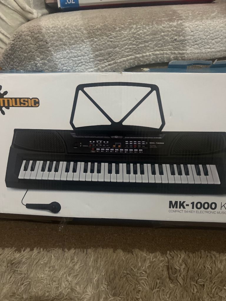 MK-1000 Electronic Keyboard with Microphone – As Good As New