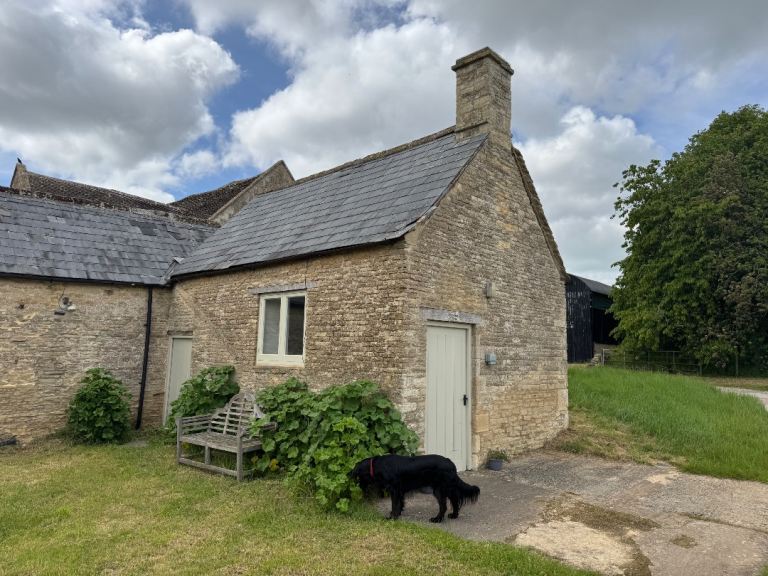 Workshop to rent on quiet farm near Burford and Lechlade