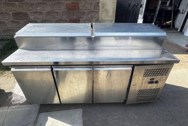 Commercial pizza fridge cafe shop restaurant fully serviced cafe shop 