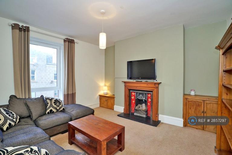 3 bedroom flat in Summerfield Terrace, Aberdeen, AB24 (3 bed) (#2857297)
