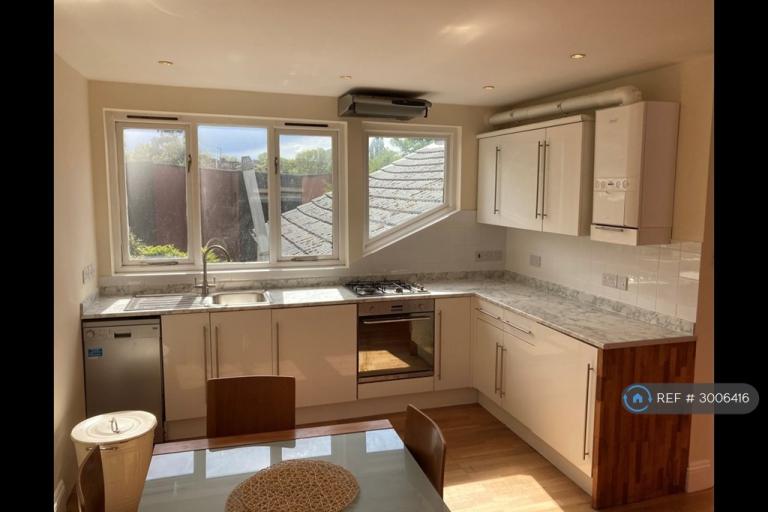 1 bedroom flat in Dalberg Road, London, SW2 (1 bed) (#3006416)