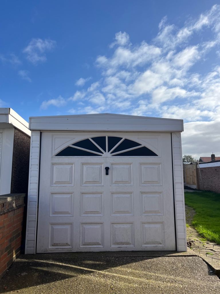 ***FREE***  Concrete Sectional Garage   ***FREE***