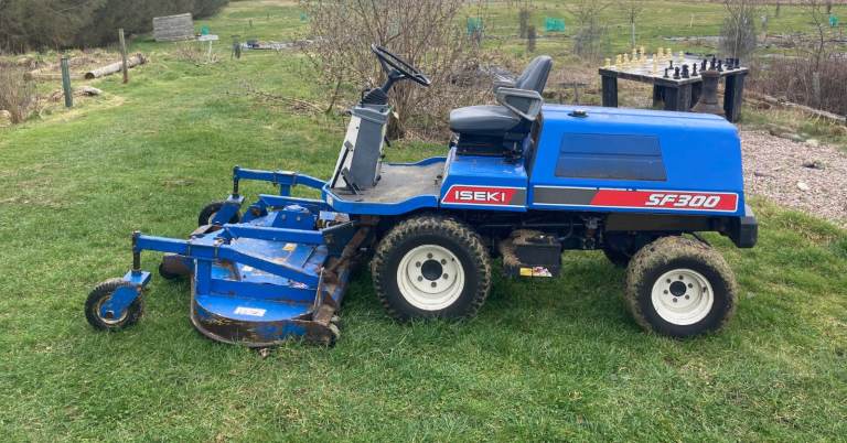 REDUCED TO CLEAR ISEKI SF300 60IN FRONT DECK LAWN MOWER