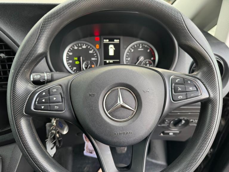 2021 Mercedes-Benz Vito 110CDI Progressive Van SWB IN BLACK 1 OWNER LIGHT USE SERVICE HISTORY PAN...