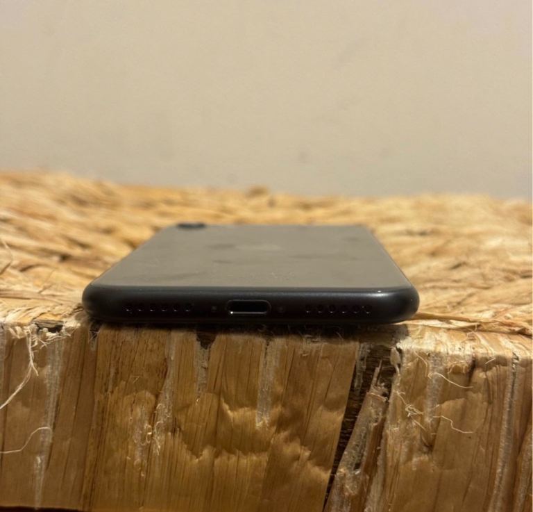 Apple iPhone SE 2nd Generation 64GB Unlocked