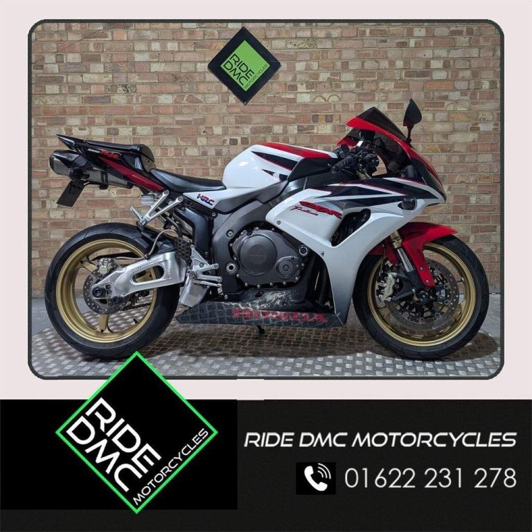 HONDA CBR1000RR FIREBLADE RR7 2007 - AKRAPOVIC - EXTRAS - LOVELY BIKE.